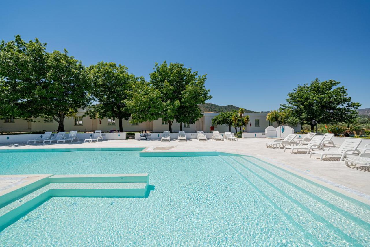 Hotel Le Mimose San Teodoro  Exterior foto