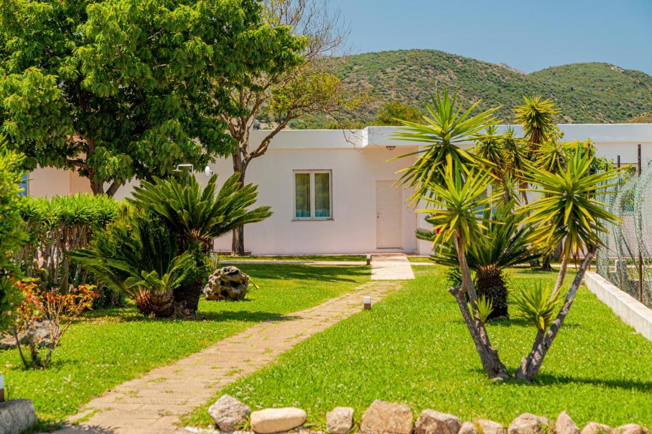 Hotel Le Mimose San Teodoro  Exterior foto