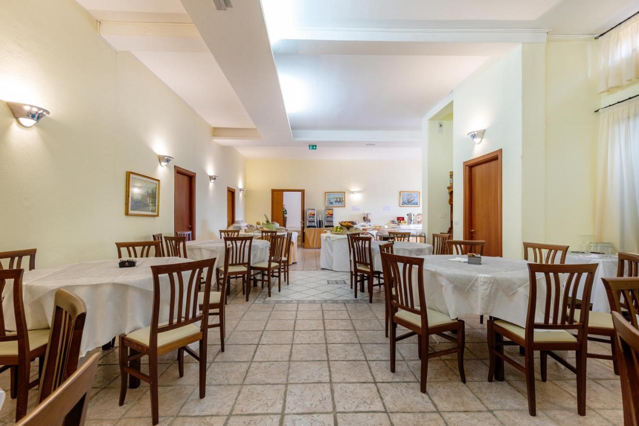 Hotel Le Mimose San Teodoro  Exterior foto
